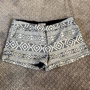 Cotton, patterned shorts